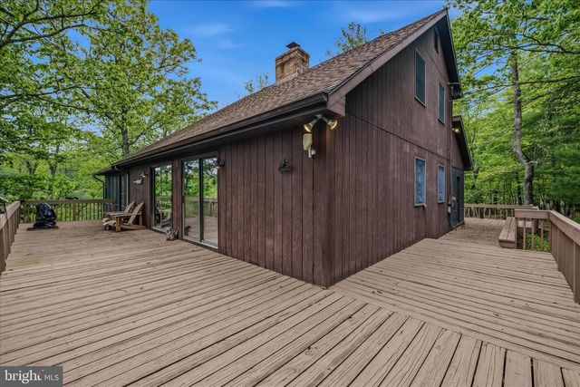 560 MOSS LN, Great Cacapon, WV 25422