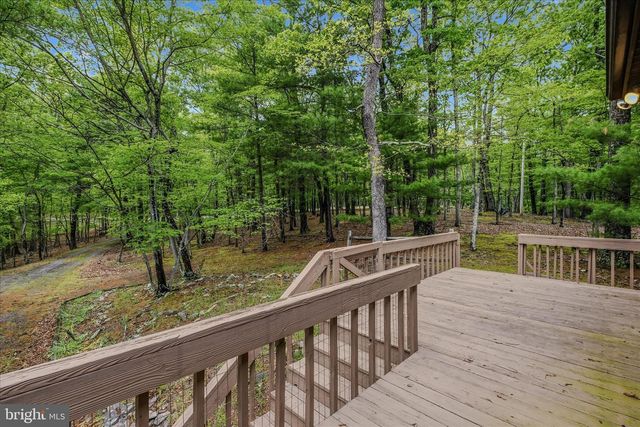 560 MOSS LN, Great Cacapon, WV 25422