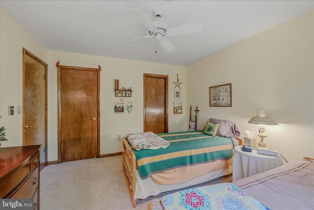 560 MOSS LN, Great Cacapon, WV 25422