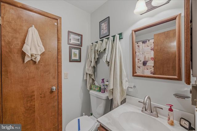 560 MOSS LN, Great Cacapon, WV 25422