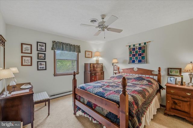 560 MOSS LN, Great Cacapon, WV 25422