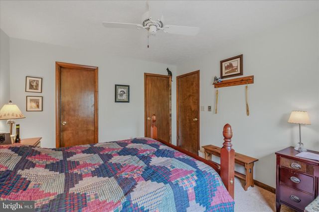 560 MOSS LN, Great Cacapon, WV 25422