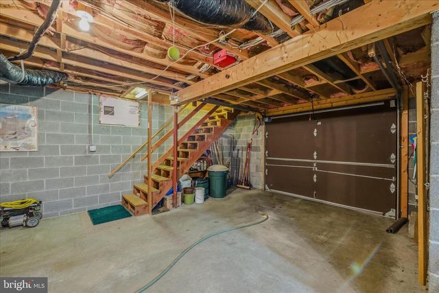 560 MOSS LN, Great Cacapon, WV 25422