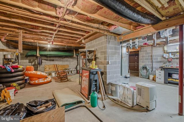 560 MOSS LN, Great Cacapon, WV 25422