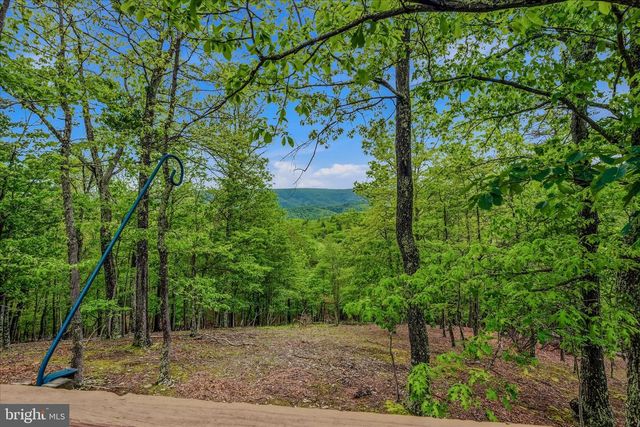 560 MOSS LN, Great Cacapon, WV 25422