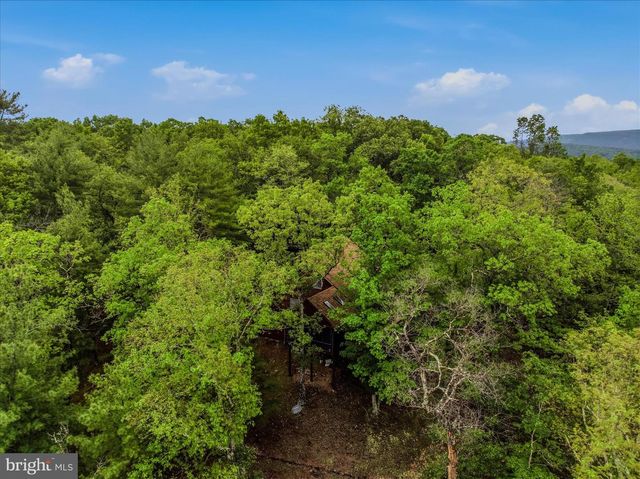 560 MOSS LN, Great Cacapon, WV 25422