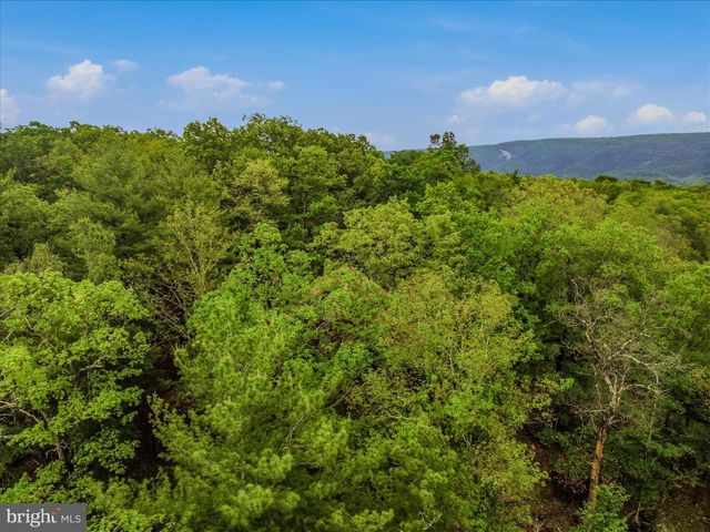 560 MOSS LN, Great Cacapon, WV 25422