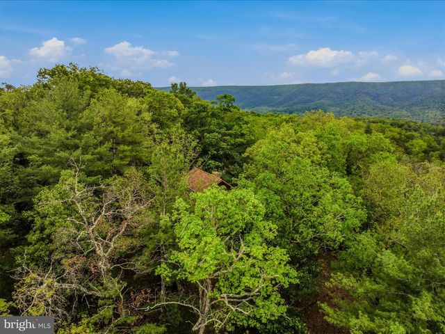 560 MOSS LN, Great Cacapon, WV 25422
