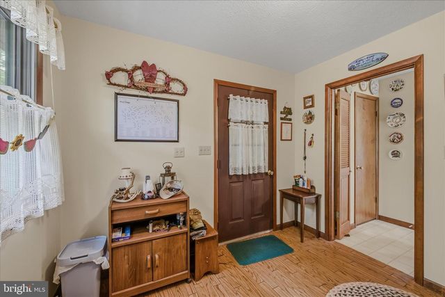 560 MOSS LN, Great Cacapon, WV 25422