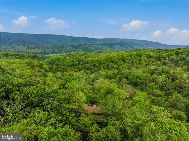 560 MOSS LN, Great Cacapon, WV 25422