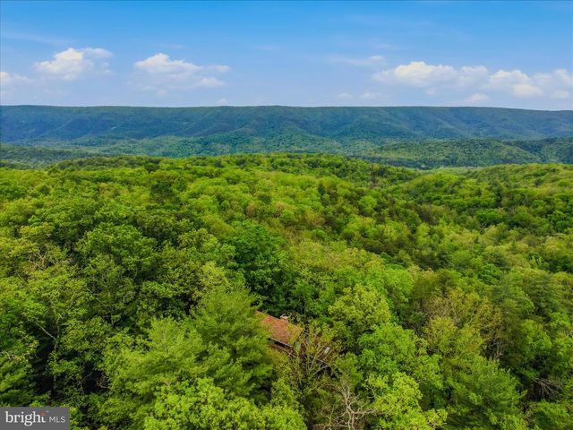 560 MOSS LN, Great Cacapon, WV 25422