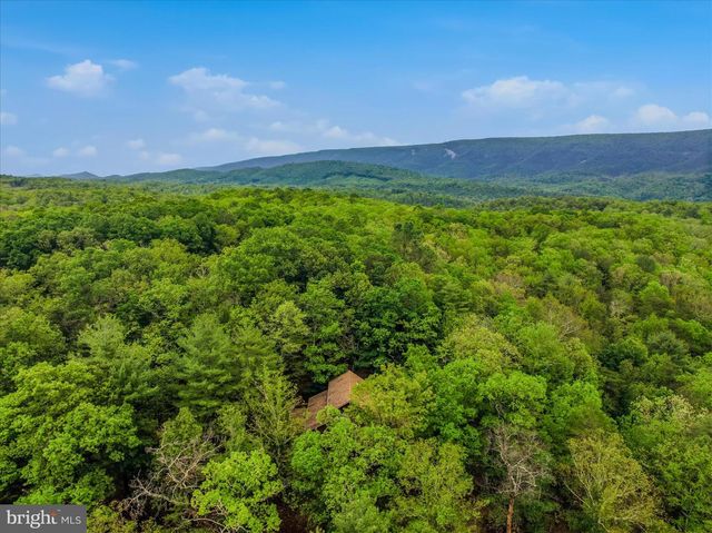 560 MOSS LN, Great Cacapon, WV 25422