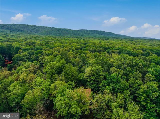 560 MOSS LN, Great Cacapon, WV 25422