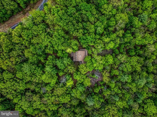 560 MOSS LN, Great Cacapon, WV 25422
