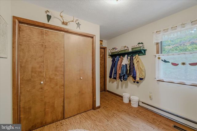 560 MOSS LN, Great Cacapon, WV 25422
