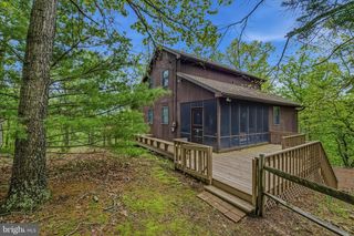 560 MOSS LN, Great Cacapon, WV 25422