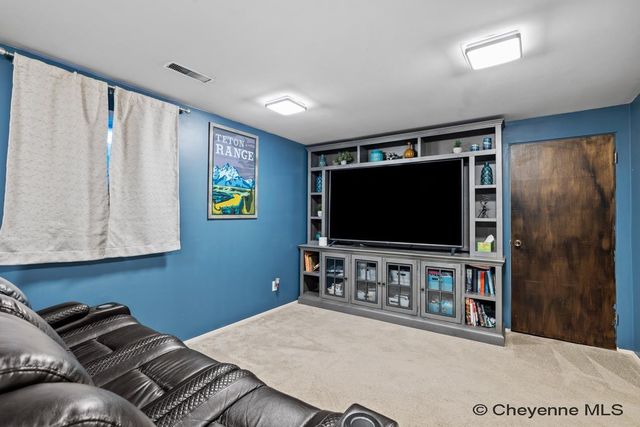 803 GOLDEN HILL ST, Cheyenne, WY 82009