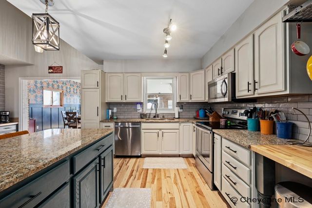 803 GOLDEN HILL ST, Cheyenne, WY 82009