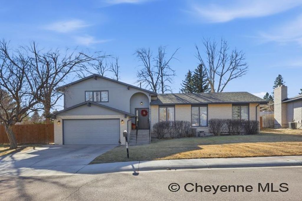 803 GOLDEN HILL ST, Cheyenne, WY 82009
