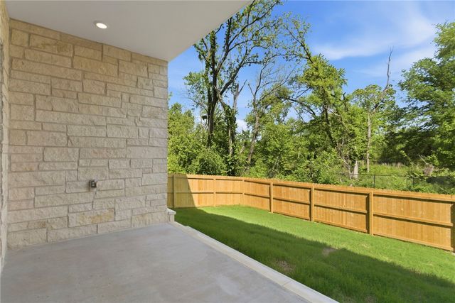 227 NE H Street, Bentonville, AR 72712