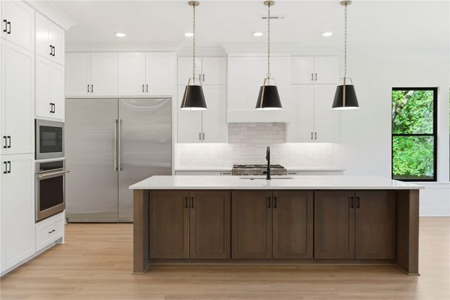 227 NE H Street, Bentonville, AR 72712