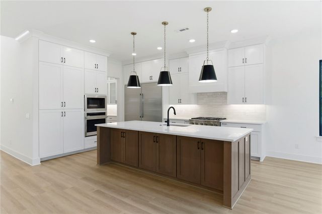 227 NE H Street, Bentonville, AR 72712