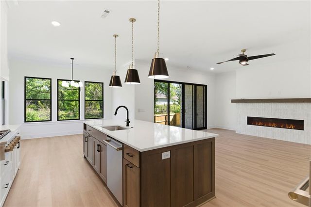 227 NE H Street, Bentonville, AR 72712