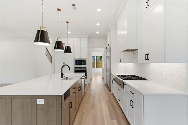 227 NE H Street, Bentonville, AR 72712