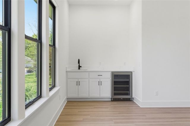 227 NE H Street, Bentonville, AR 72712