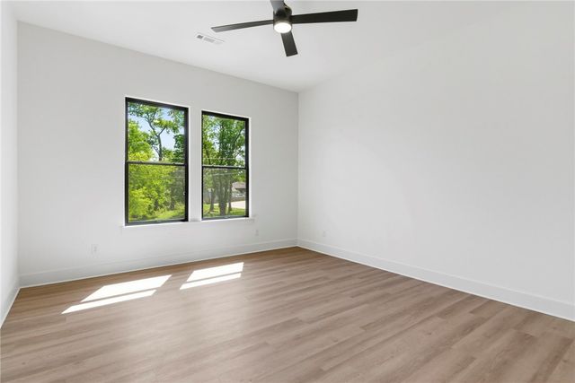 227 NE H Street, Bentonville, AR 72712