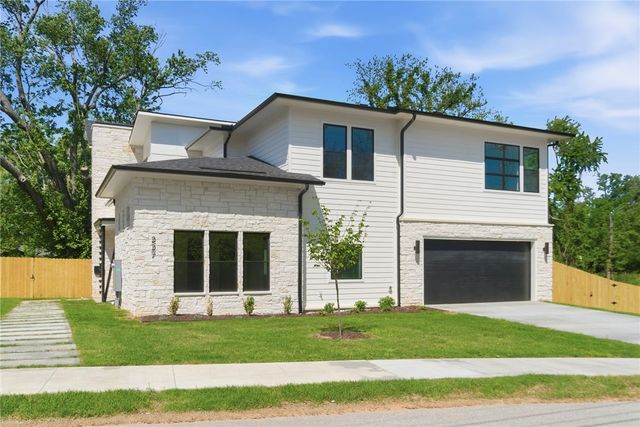 227 NE H Street, Bentonville, AR 72712