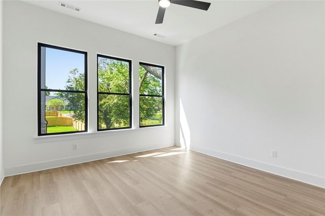 227 NE H Street, Bentonville, AR 72712