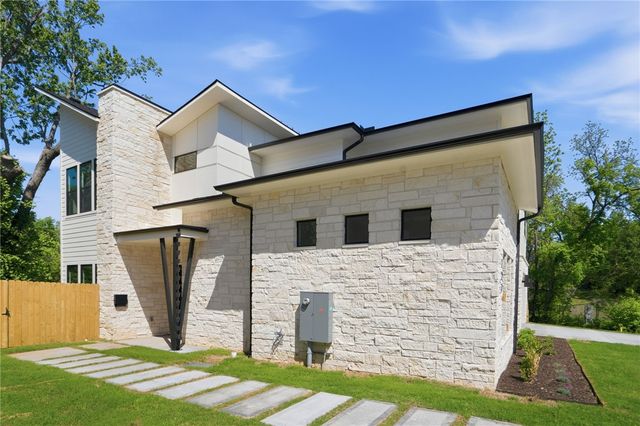227 NE H Street, Bentonville, AR 72712