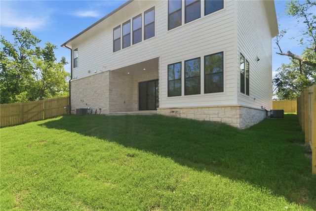 227 NE H Street, Bentonville, AR 72712