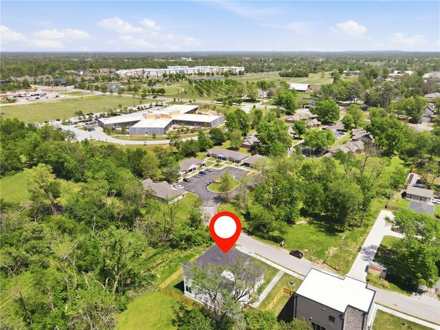 227 NE H Street, Bentonville, AR 72712