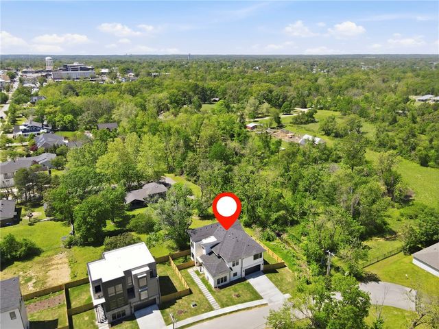 227 NE H Street, Bentonville, AR 72712