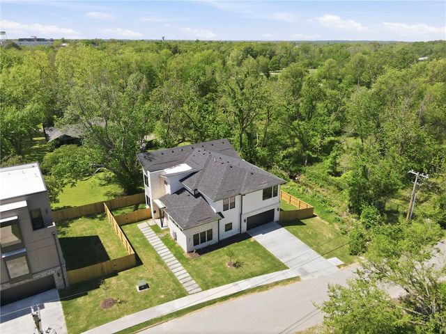 227 NE H Street, Bentonville, AR 72712