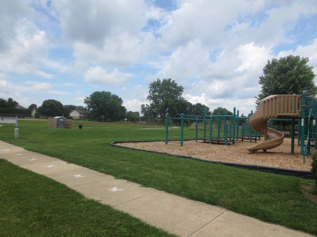 1051 Rockport Drive 1051, Carol Stream, IL 60188