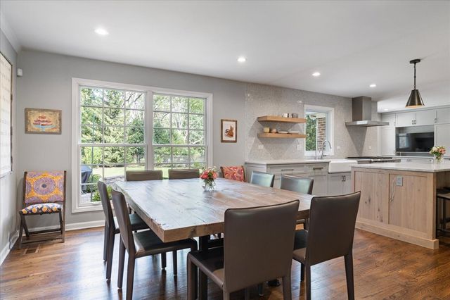 6 Deer Run, Lincolnshire, IL 60069