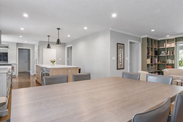 6 Deer Run, Lincolnshire, IL 60069