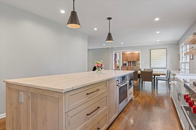 6 Deer Run, Lincolnshire, IL 60069