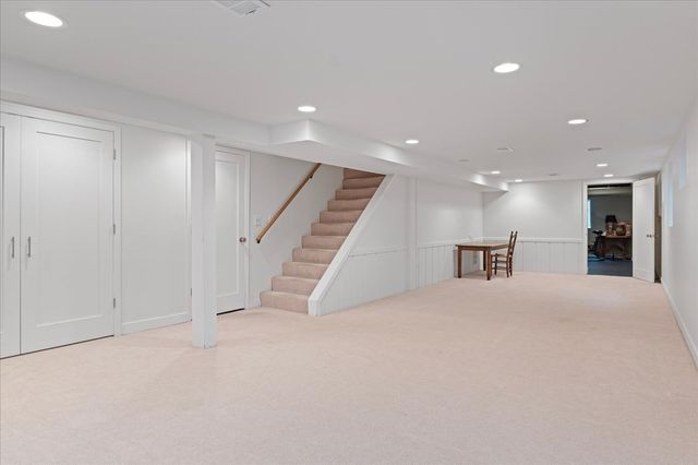 6 Deer Run, Lincolnshire, IL 60069