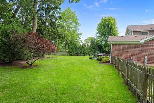 6 Deer Run, Lincolnshire, IL 60069