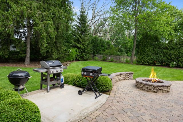 6 Deer Run, Lincolnshire, IL 60069