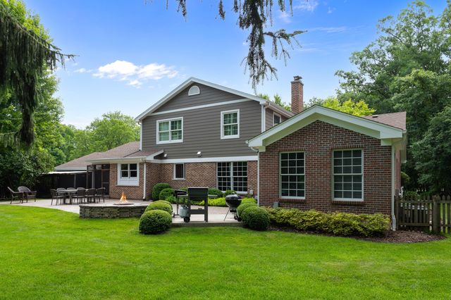 6 Deer Run, Lincolnshire, IL 60069
