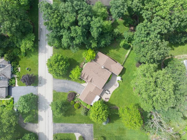 6 Deer Run, Lincolnshire, IL 60069