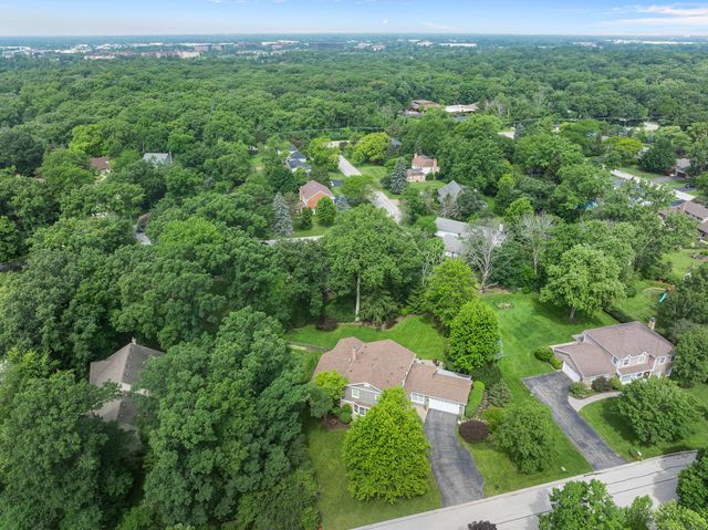 6 Deer Run, Lincolnshire, IL 60069
