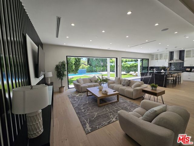 5012 Enfield Avenue, Los Angeles, CA 91316