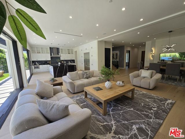 5012 Enfield Avenue, Los Angeles, CA 91316