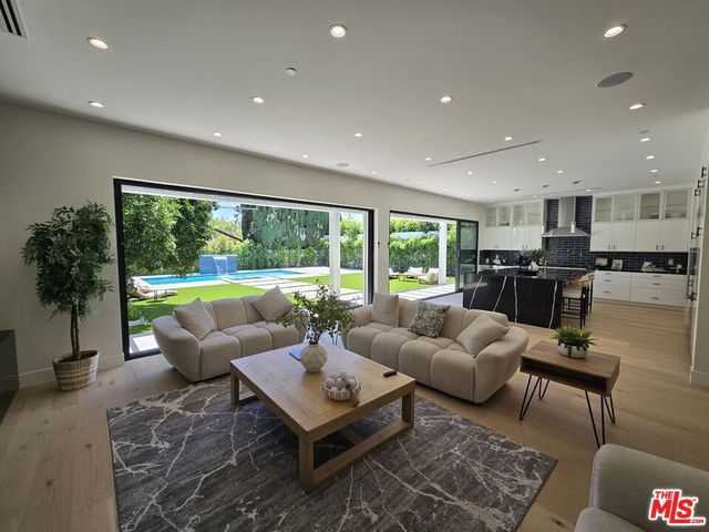 5012 Enfield Avenue, Los Angeles, CA 91316